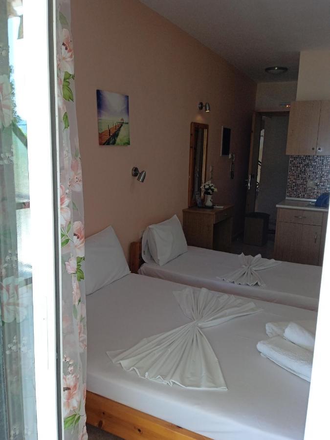 Poseidon Rooms Vrasná Eksteriør billede